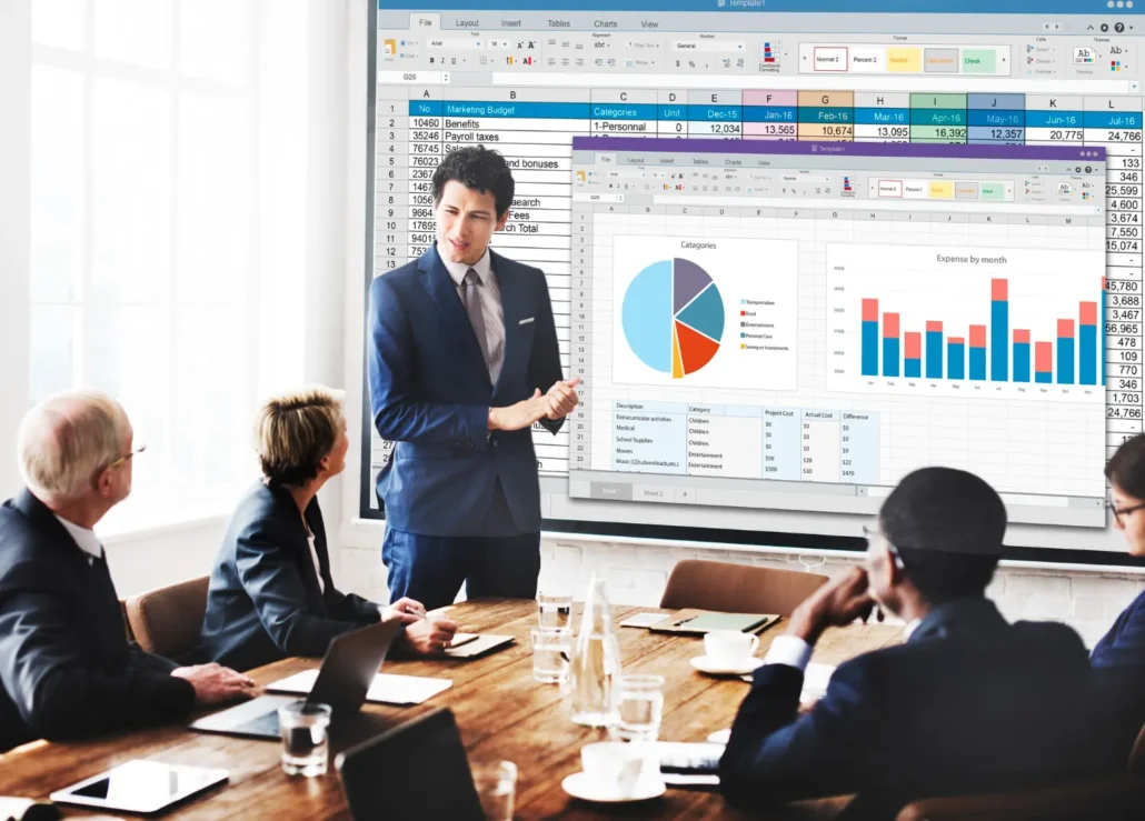 Empresa gestionando datos y procesos con hojas de cálculo